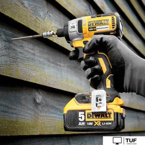 Винтоверт DeWalt DCF887D2-QW (c 2-мя АКБ, кейс)