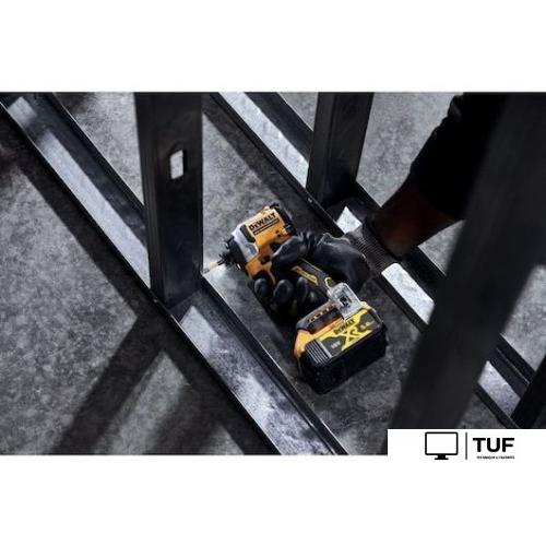 Винтоверт DeWalt DCF850P2T (с 2-мя АКБ 5 Ач, кейс)