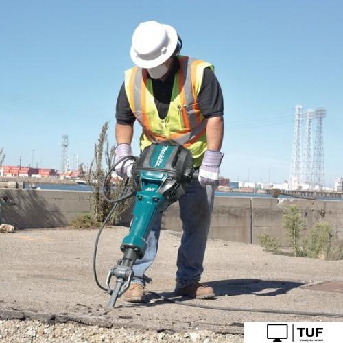 Отбойный молоток Makita HM1812