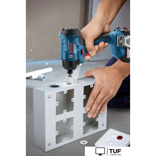 Винтоверт Bosch GDR 180-LI Professional 06019G5123 (с 2-мя АКБ, кейс)