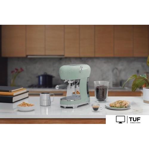 Рожковая кофеварка Smeg ECF02PGEU