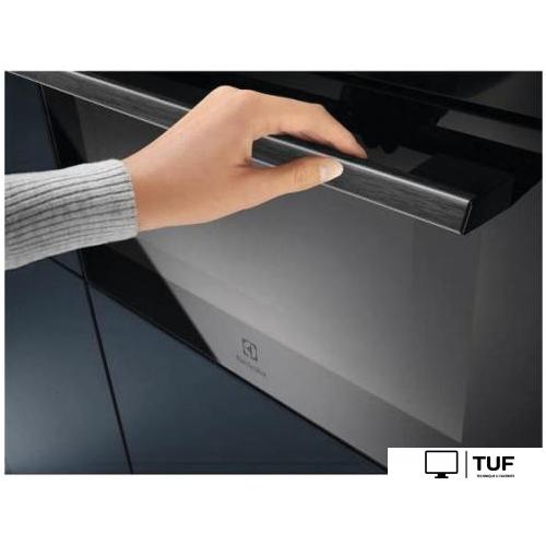 Микроволновая печь Electrolux EVM8E08Z