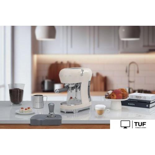 Рожковая кофеварка Smeg ECF02CREU