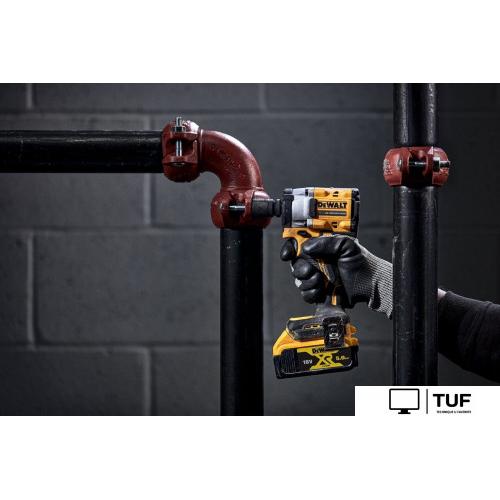 Гайковерт DeWalt DCF922P2T (с 2-мя АКБ, кейс)