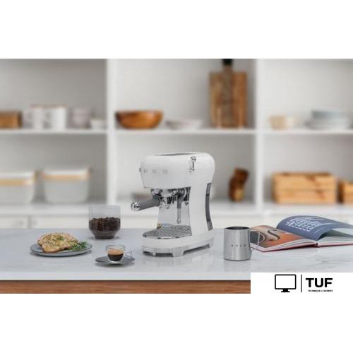 Рожковая кофеварка Smeg ECF02WHEU