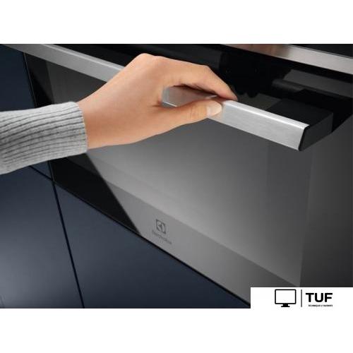 Микроволновая печь Electrolux EVM8E08X