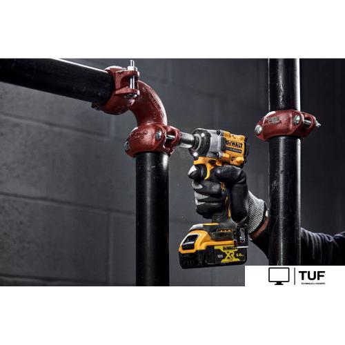 Гайковерт DeWalt DCF922P2T (с 2-мя АКБ, кейс)